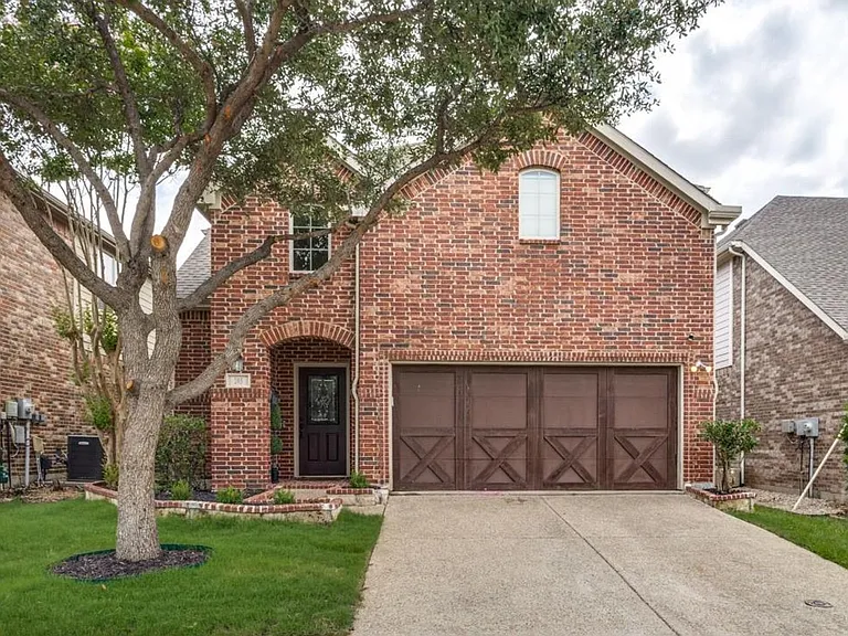 205 Chester Dr — Photo 1