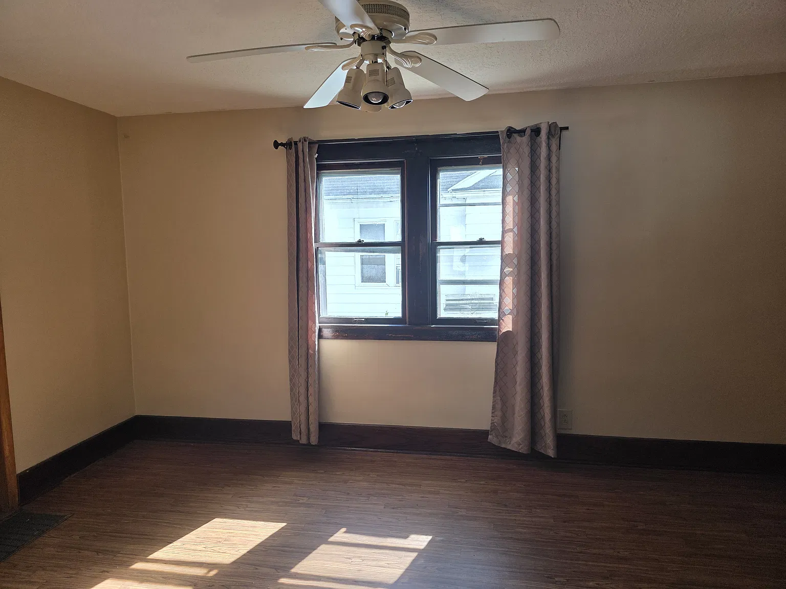 4 bed, 1540 sqft, $1,600 — Photo 3