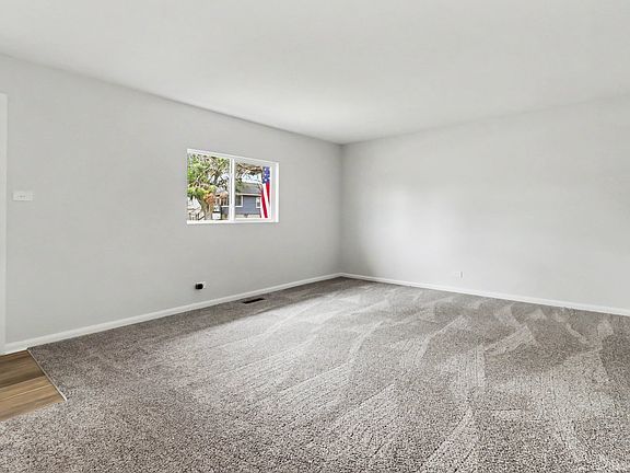 3rd image of 14601 Hamlin Ave