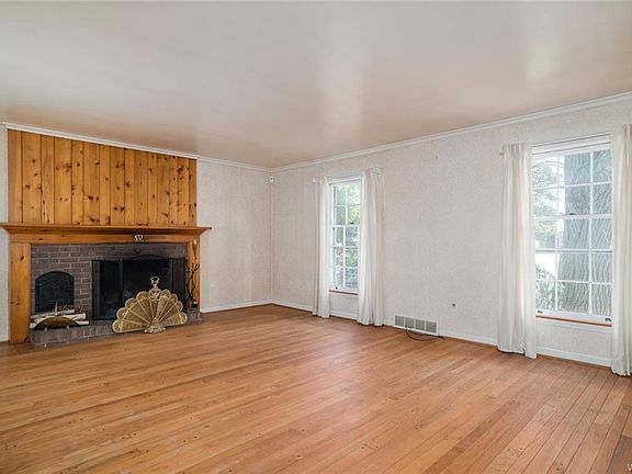 3rd image of 2 Calderwood Dr