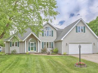 307 Ridge Rd, Mahomet, IL 61853