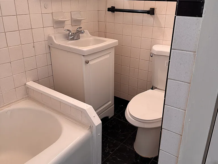 462 Middle Tpke E #1A — Photo 9