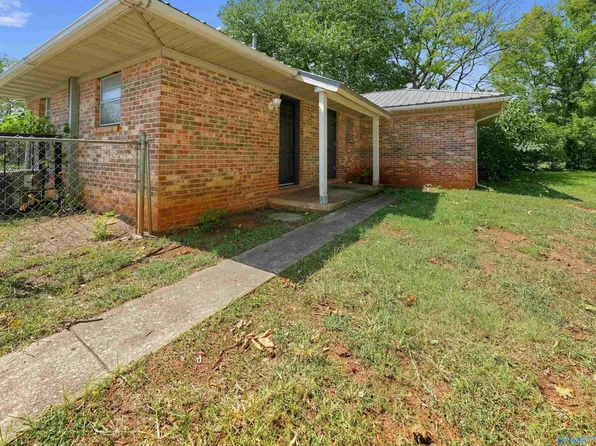 112 Ash Ct NE, Decatur, AL 35601