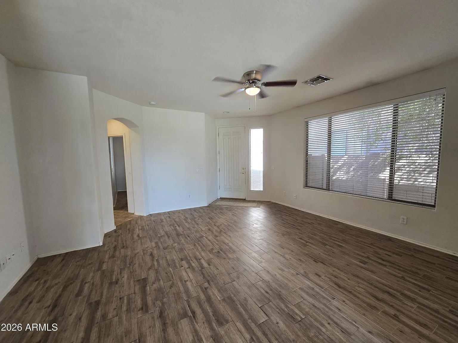 3 bed, 2.0 bath, 1429 sqft, $2,100 — Photo 4