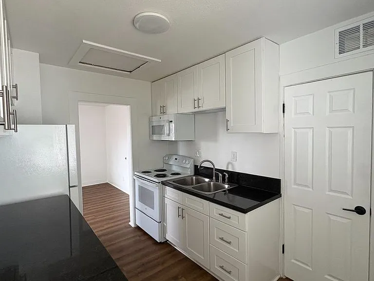 254 Denver St — Photo 3