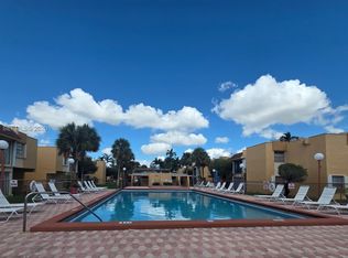 9300 W Flagler St APT 214C, Miami, FL 33174