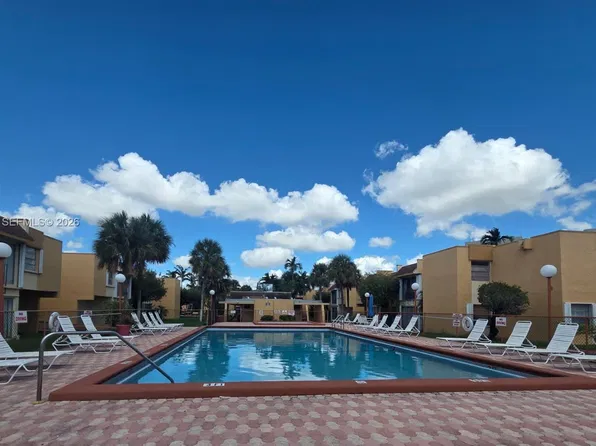 9300 W Flagler St APT 214C, Miami, FL 33174