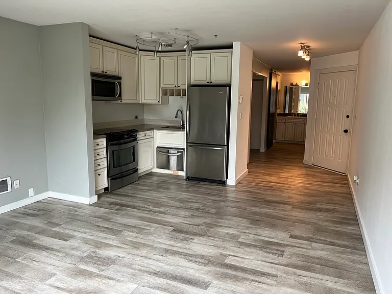 511 E Roy St #213 — Photo 10