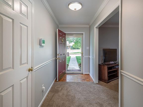 3rd image of 104 Saratoga Ct