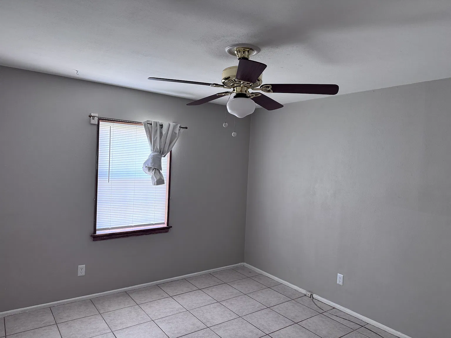 4 bed, 1220 sqft, $2,120 — Photo 2