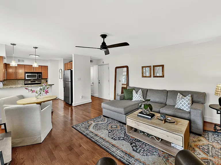 217 N Dotger Ave #D10 — Photo 3