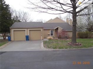 7915 Colony Ln, Lenexa, KS 66215