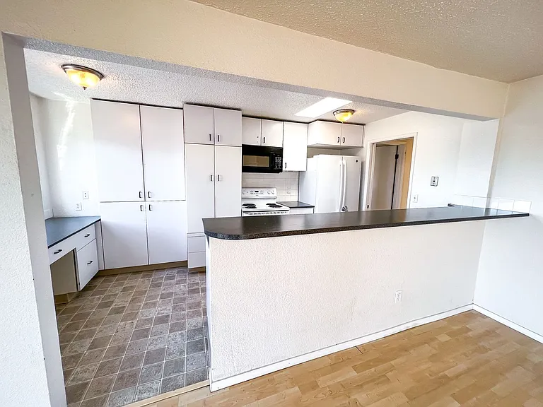 Annaron Apartments — Photo 25