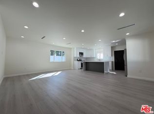16632 Wyandotte St, Van Nuys, CA 91406