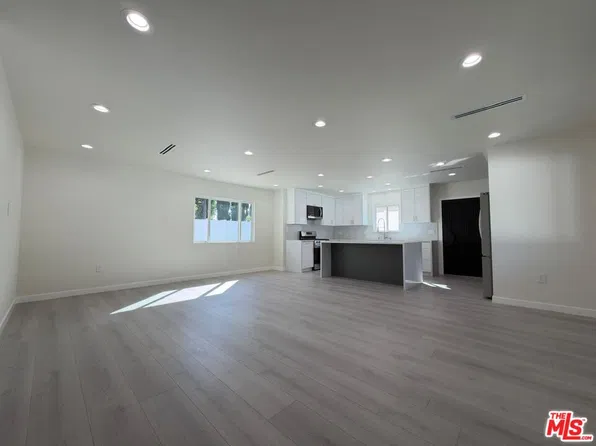 16632 Wyandotte St, Van Nuys, CA 91406