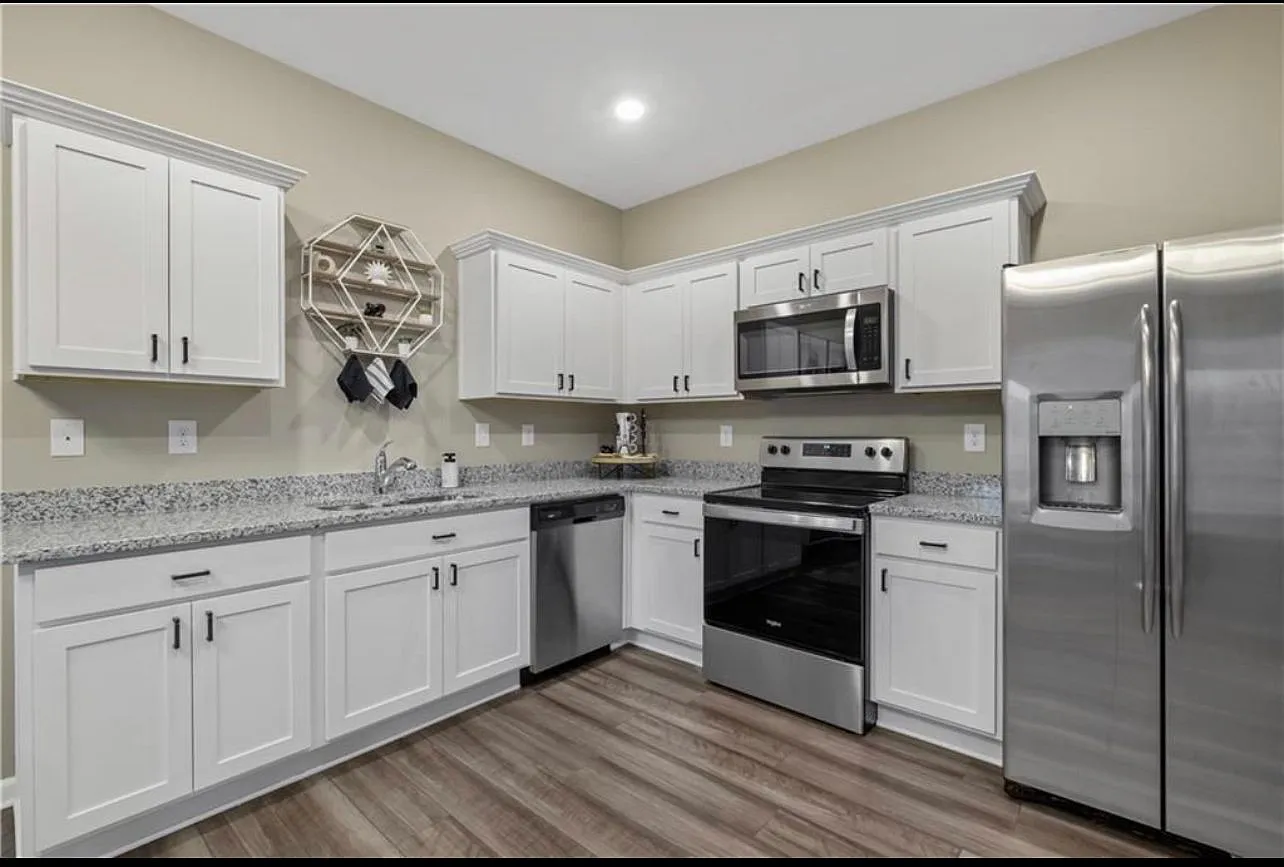 3 bed, 2.5 bath, 1400 sqft, $3,500 — Photo 2