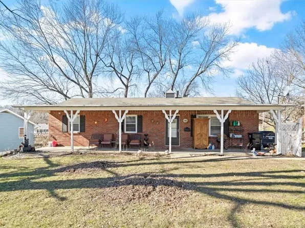 204 S Queen Ridge Dr, Independence, MO 64050