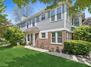 1230 S Wellington Ct, Buffalo Grove, IL 60089