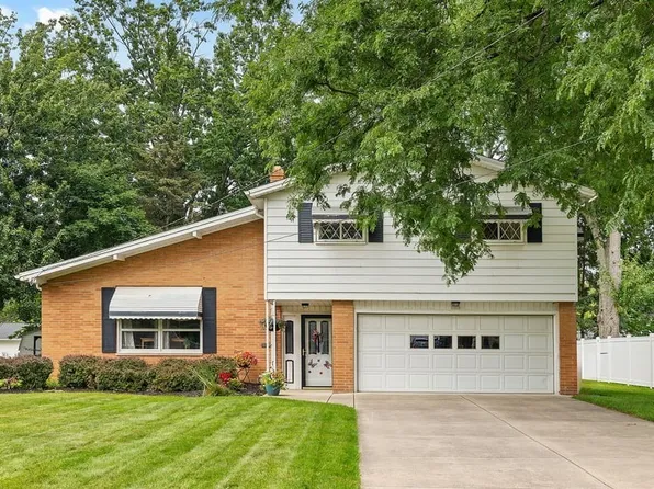 28520 Spruce Dr, North Olmsted, OH 44070