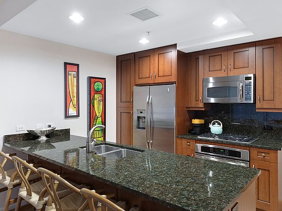 Great entertainer's kitchen!