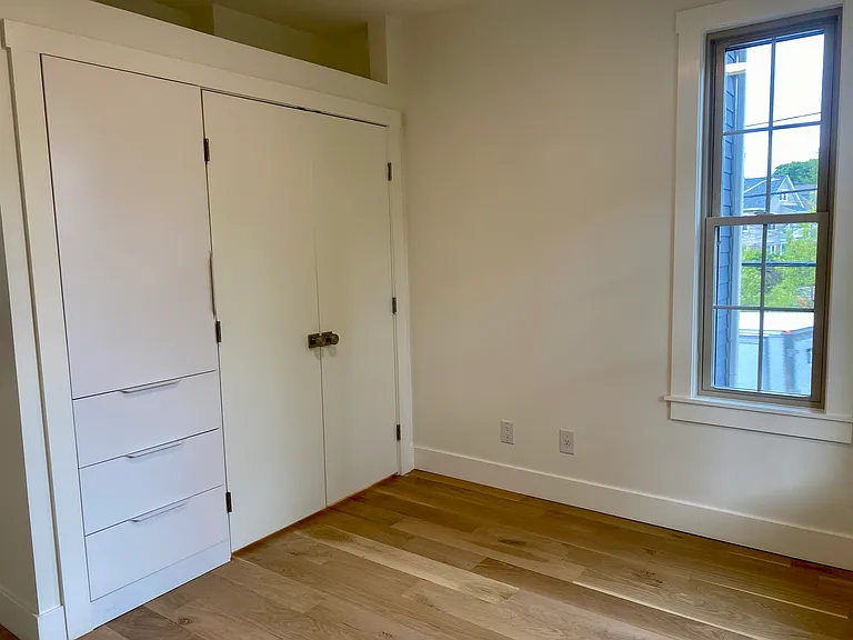 240 Camp St #2 — Photo 9