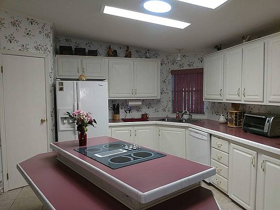 5th image of 28 Galemont Dr