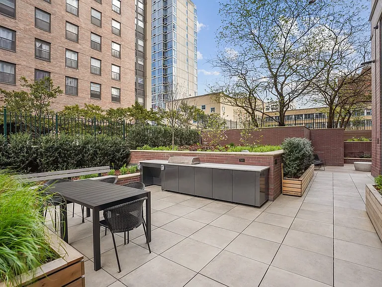 200 W 60th St #15G — Photo 27