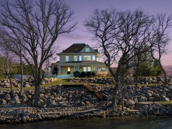 48072 Oak Bay Dr, Big Stone City, SD 57216