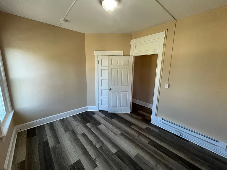 400-402 Mitchell Avenue — Photo 5