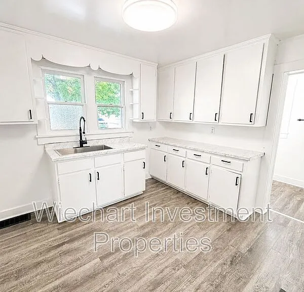 654 S Dana Ave — Photo 6