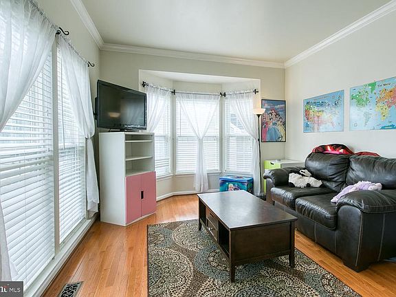Spacious LR or Office