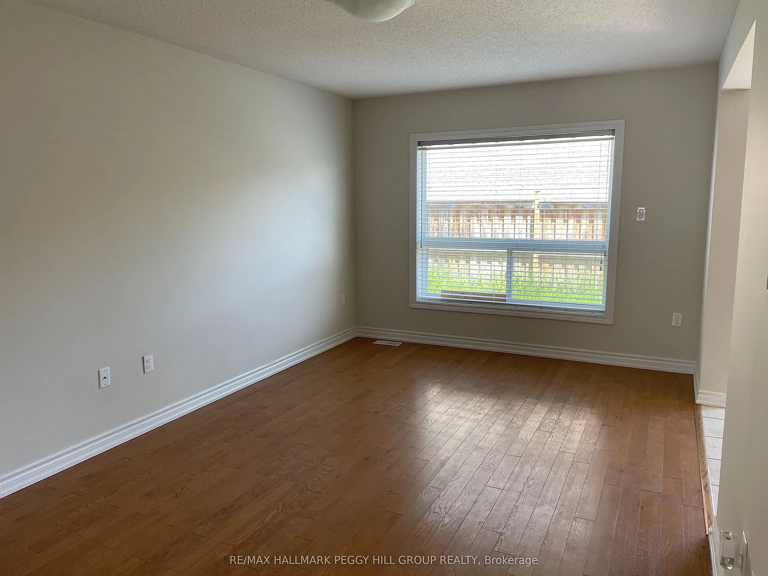 4 bed, $2,900 — Photo 2