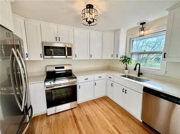 180 Greenwood Dr, South Kingstown, RI 02879