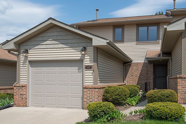 1st image of 909 Moore Dr
