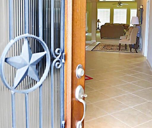 Peek-a-boo..... to the spacious entry!