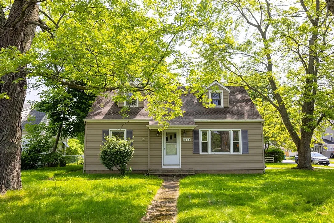 2884 Lake Ave photo 1