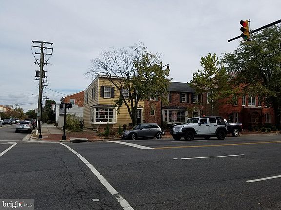5th image of 600 S Washington St