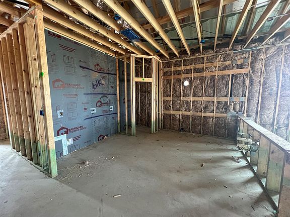 4th image of 220 Gus Loop