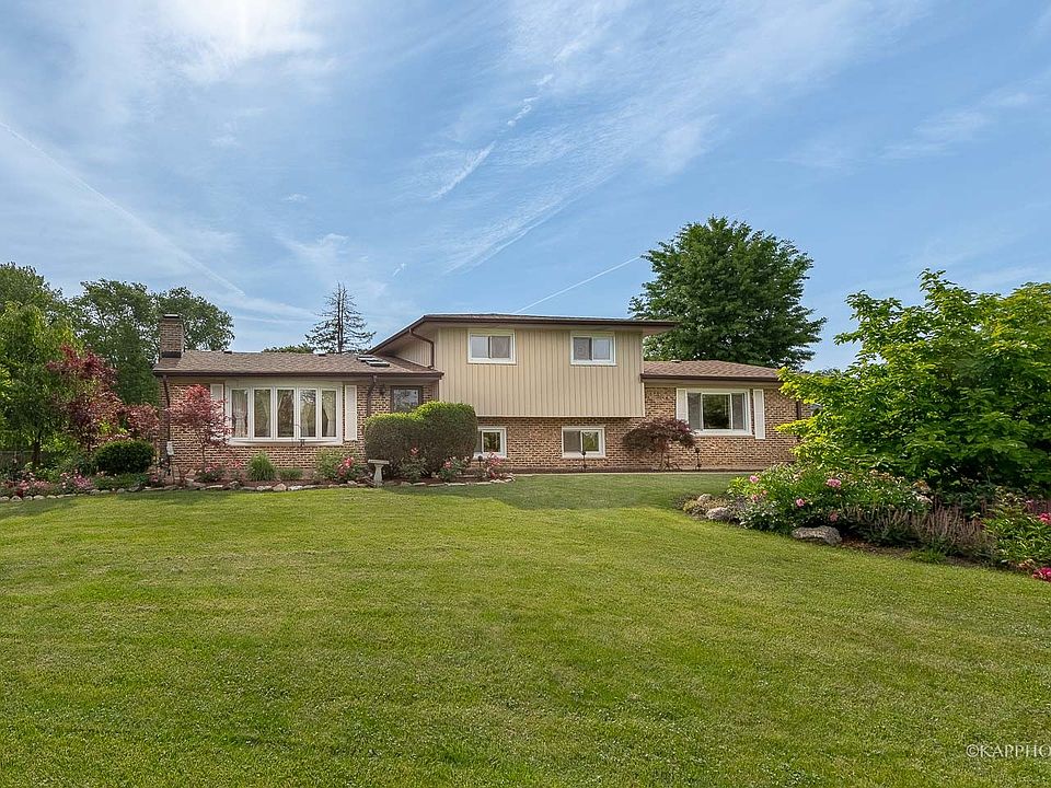 1st image of 20W342 Pleasantdale Dr