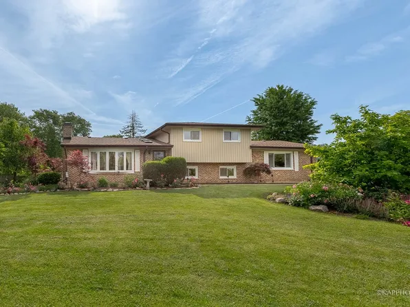 20W342 Pleasantdale Dr, Lemont, IL 60439