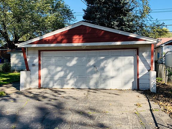 3rd image of 730 E 157th Pl