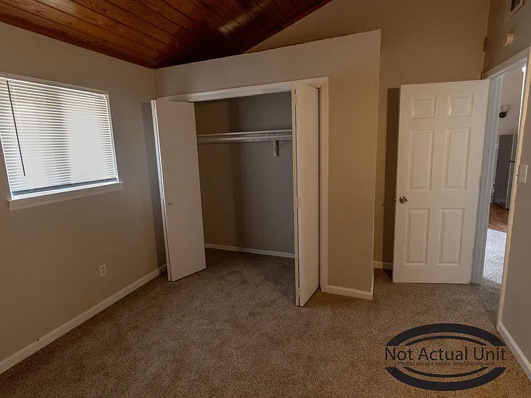 700 W Cunningham Dr #C — Photo 9