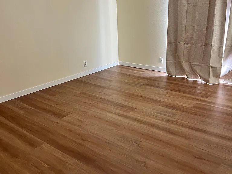 435 NE Clay Ave — Photo 4