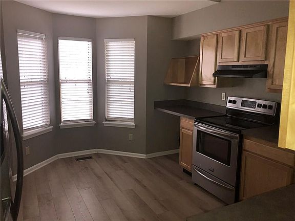 4th image of 2824 Sunnyfield Ct