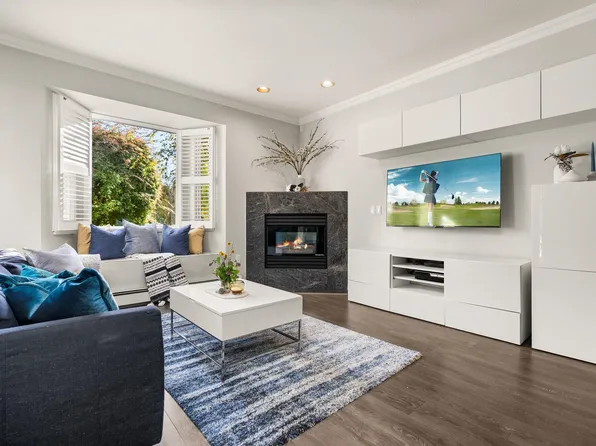 346 W 14th St, North Vancouver, BC V7M 1P6