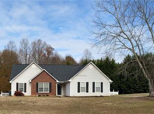 611 Magnolia Dr, Loganville, GA 30052