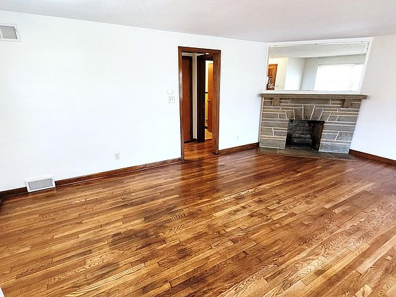 5th image of 904 Jefferson Dr