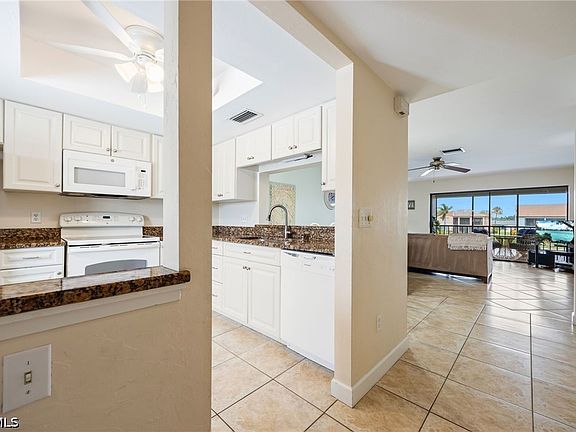 4th image of 3813 SE 11th Pl #1214