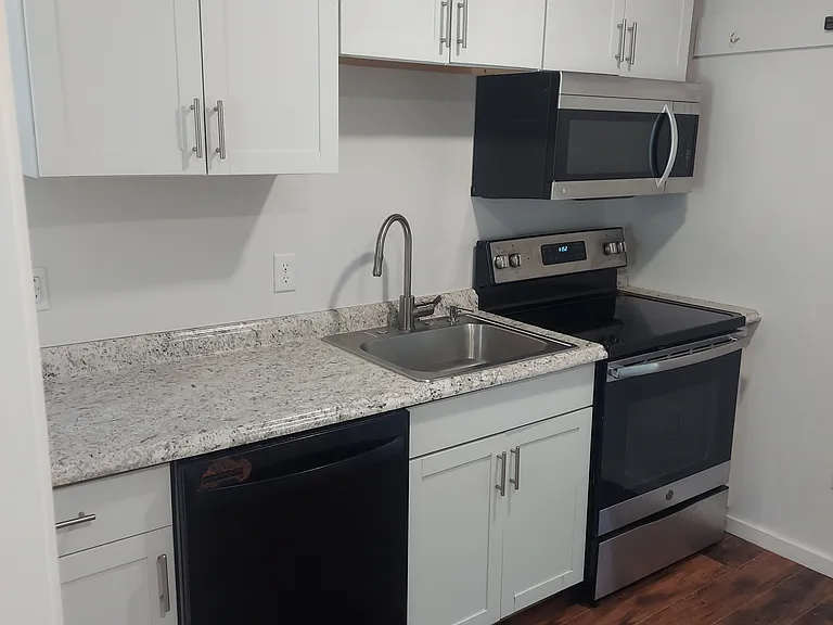 1541 Main St #B — Photo 9