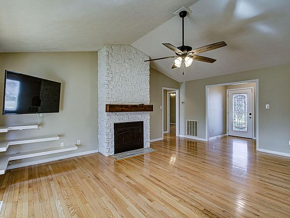 3rd image of 1811 Ridge Creek Ln